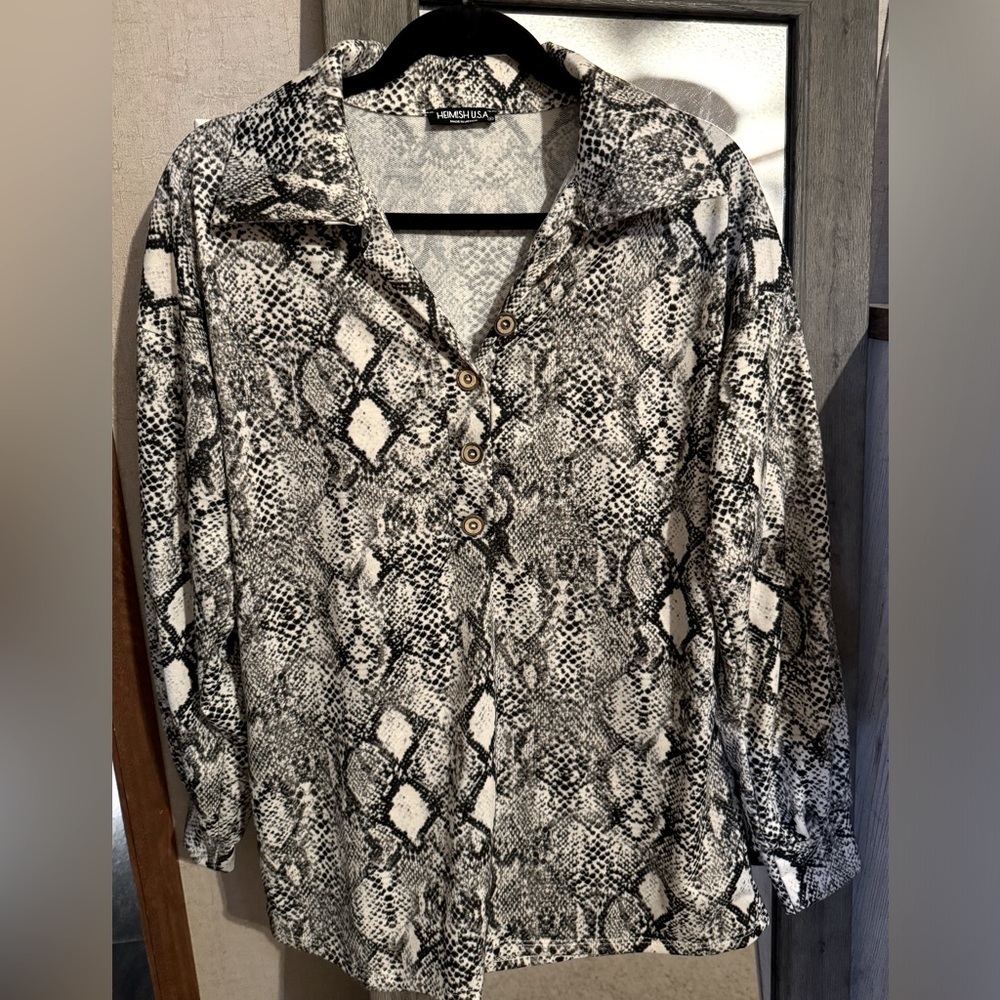 Worn once snake skin print top